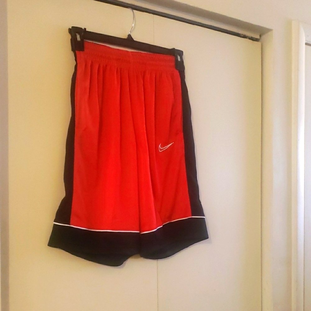 💫Nike Red and Black Athletic Shorts